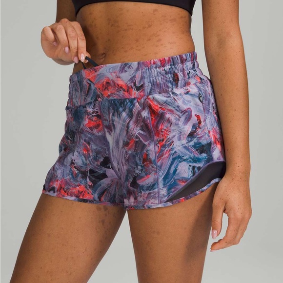 Lululemon 2.5” High Rise Hotty Hot Short - Picture 7 of 11